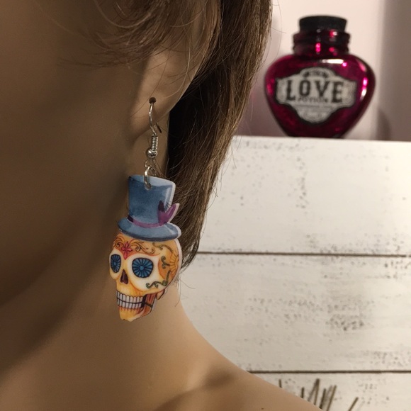 Skull Acrylic Earrings - Picture 6 of 8
